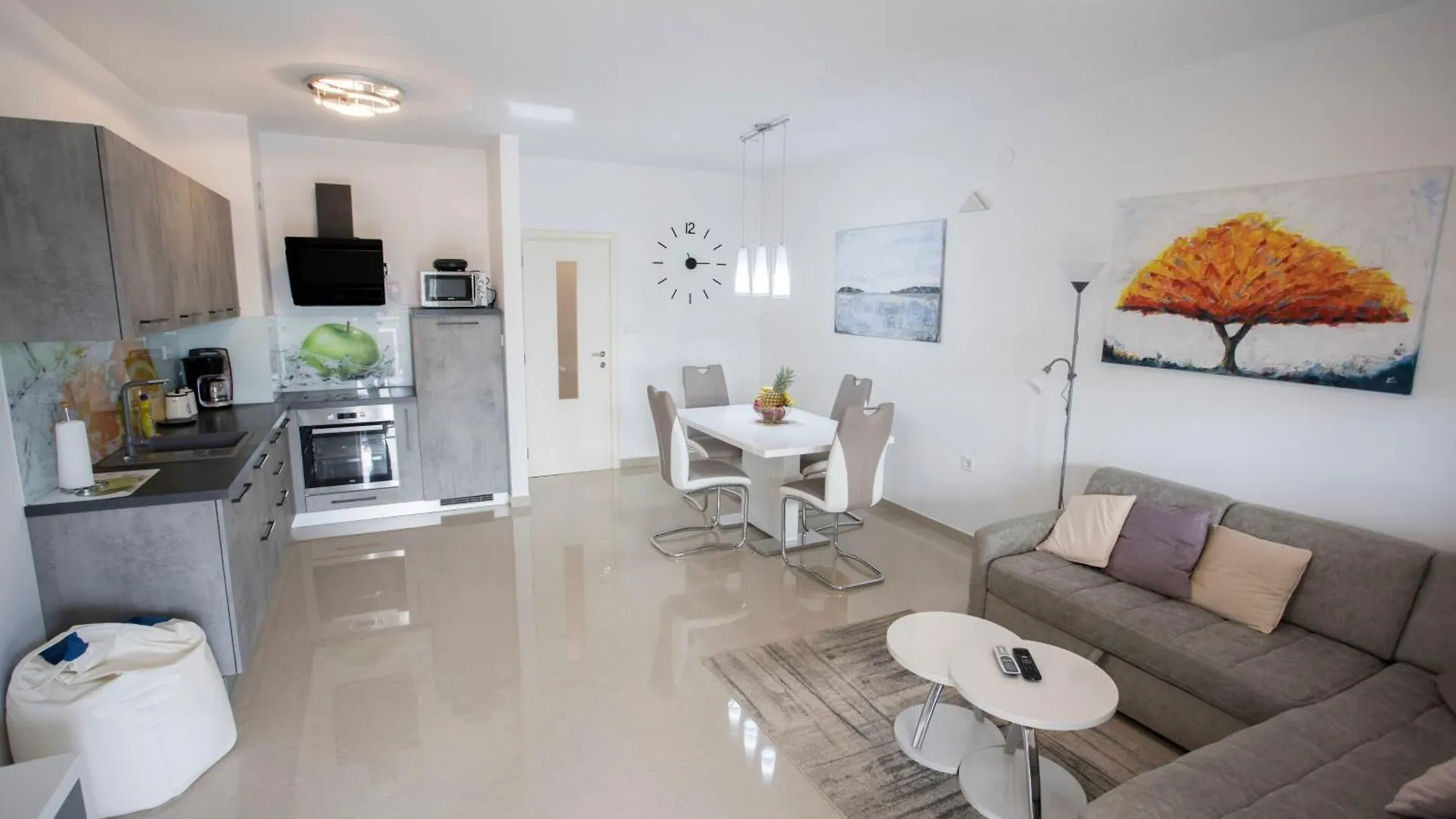 Apartment Mira Fazana 0*,  Croatia